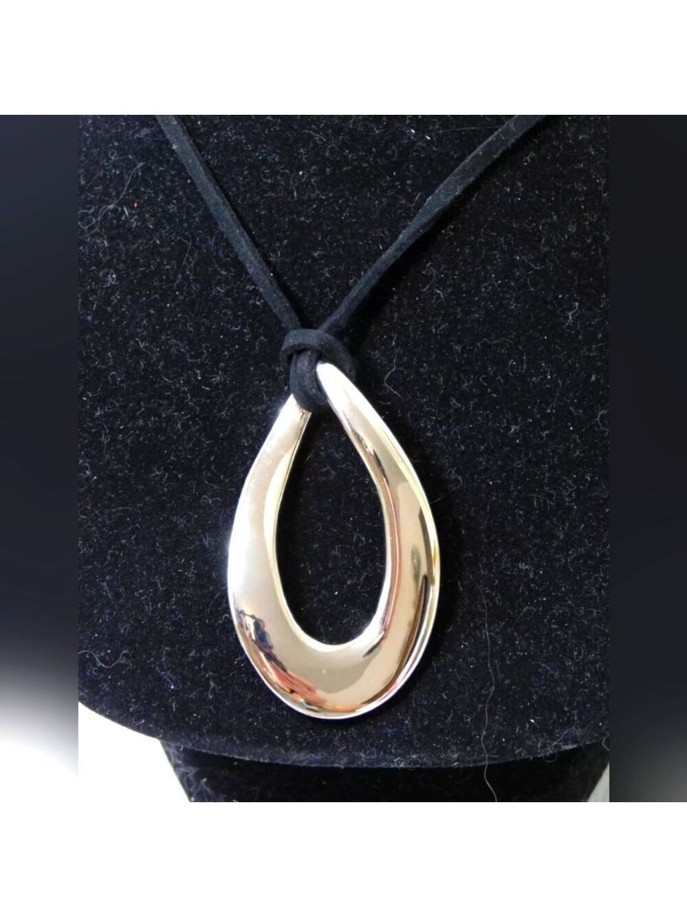 Beautiful Lia Sophia "TORQUE" Pendant Necklace, 18-21", NWOT